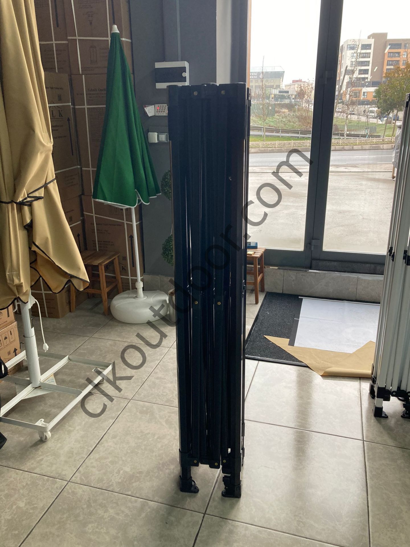 CLK 3x3 40 mm Katlanabilir Tente Gazebo Çadır Gazebo Çadır 2 Yan Pencereli 1 Yan Aksesuarsız 1 Yan Kapılı Lacivert