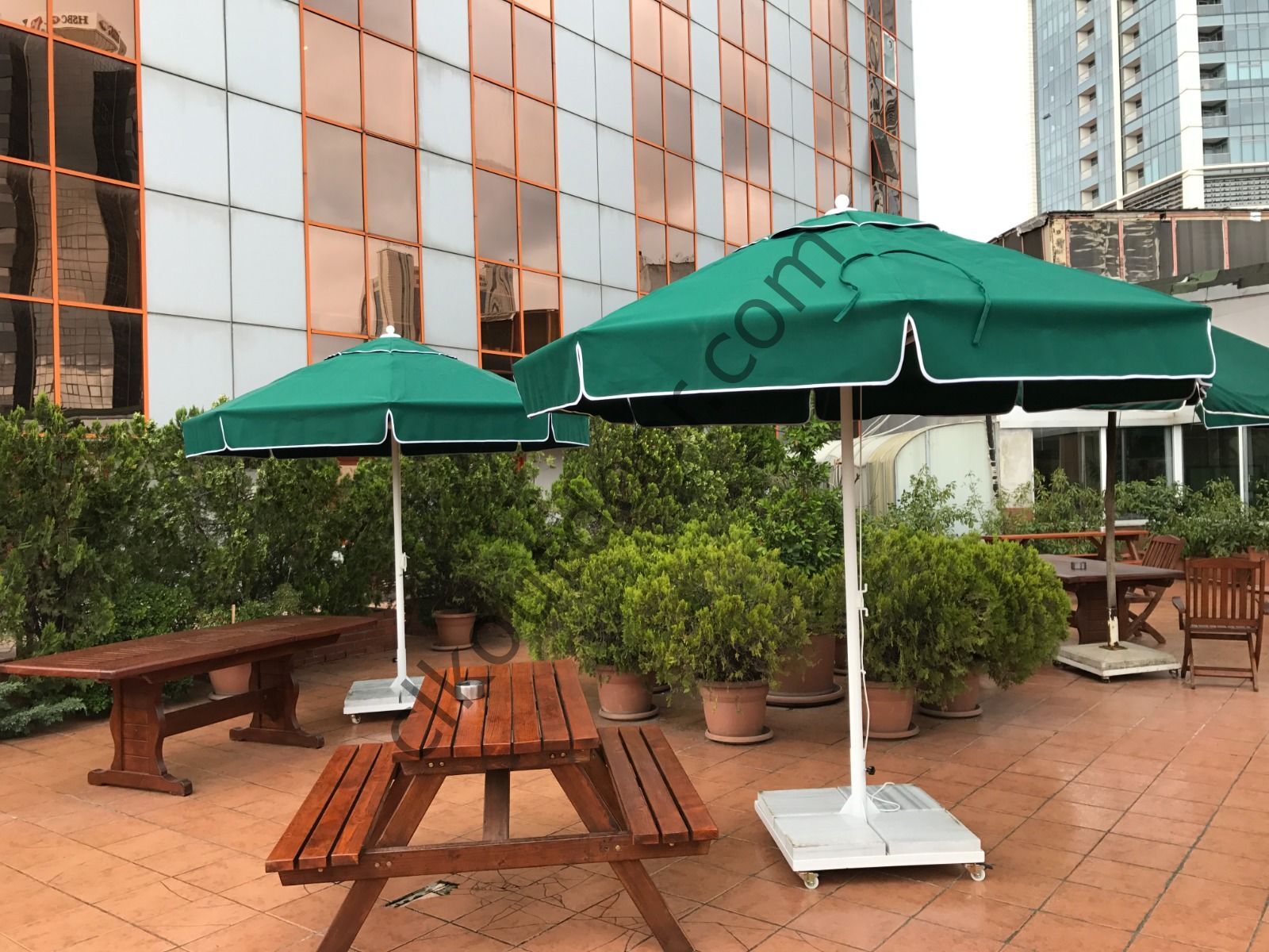 CLK 2 mt Mega Yuvarlak Şemsiye Q50 Bahçe Cafe Otel Plaj Havuz Şemsiyeleri Benetton Yeşil - 70 lt Plastik Duba Bidon Ağırlık